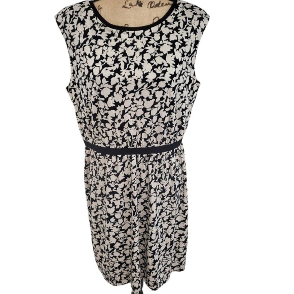 Loft Sleeveless Stretch Comfy Casual Black‎ and White Floral Print Casual Dress